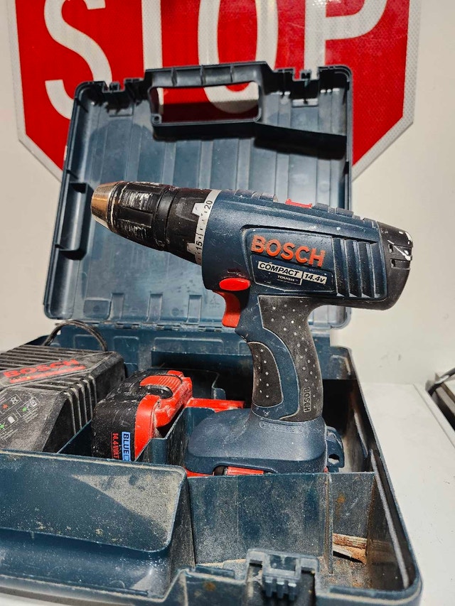 Bosch 14.4V Drill with Batteries and Case - photo 2