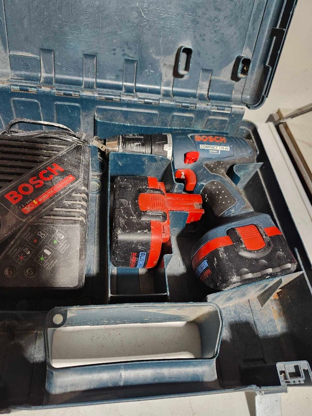 Bosch 14.4V Drill with Batteries and Case - photo 3