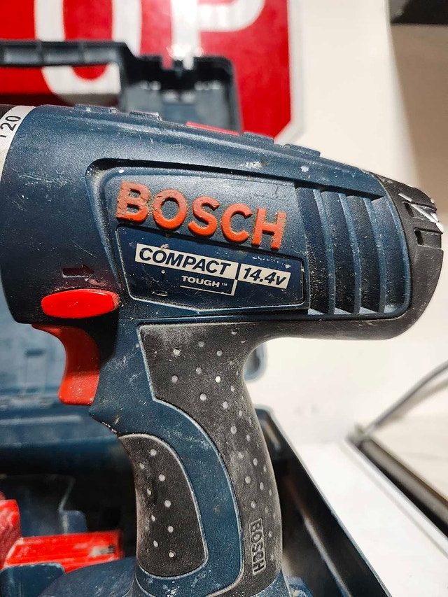 Bosch 14.4V Drill with Batteries and Case - photo 4