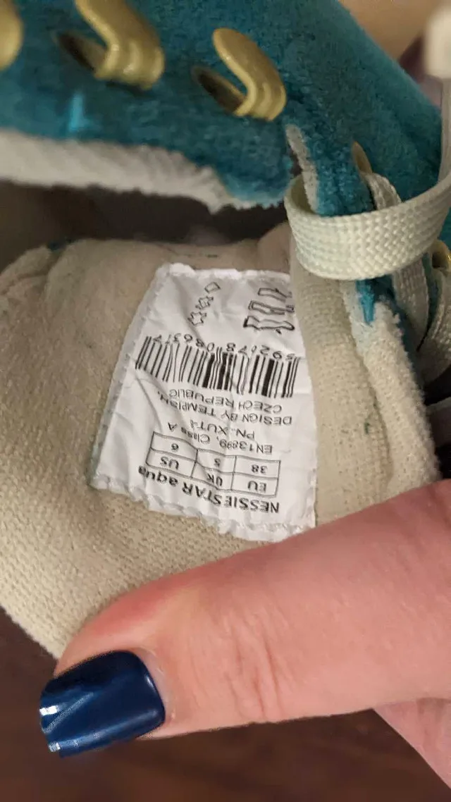 Roller Skates size 7 Aqua suede image indicator(2)