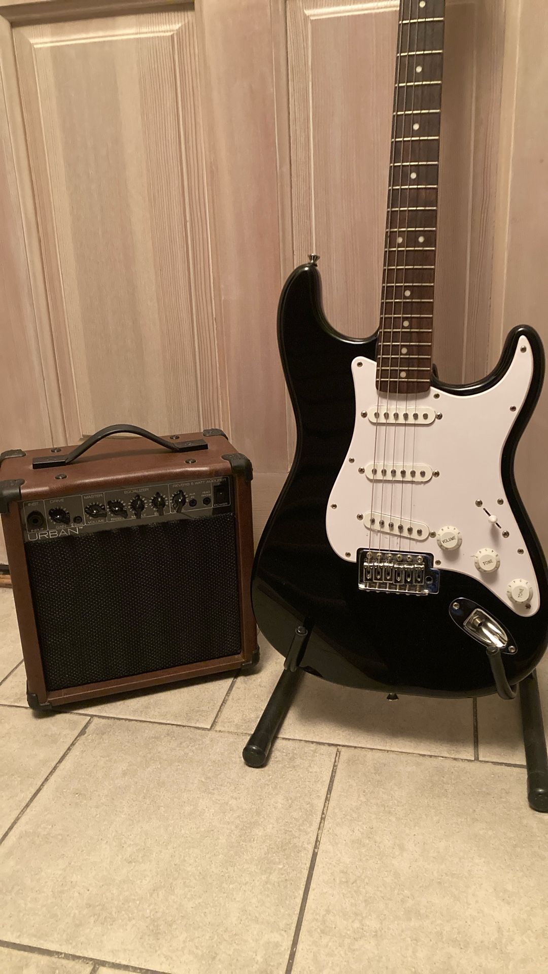 Squier Stratocaster & 15w Amplifier w/Reverb