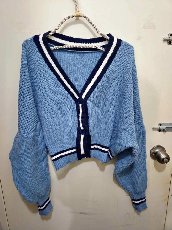 Yesstyle - Dute Cropped Balloon-sleeve V-neck Cardigan