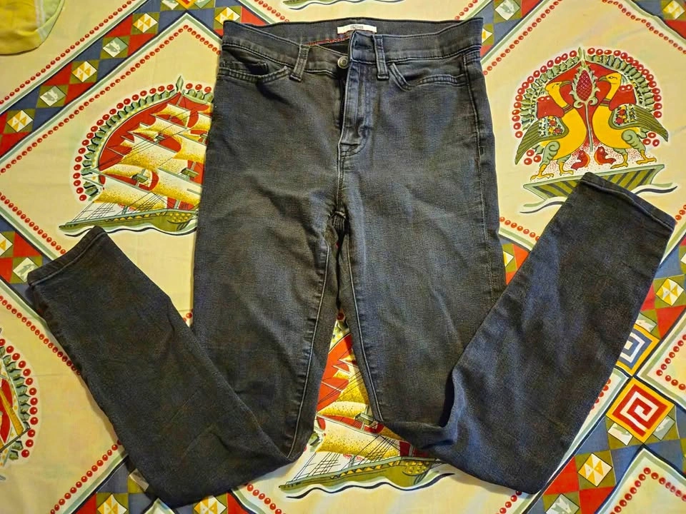 Levi's - Skinny Jeans - Size 4