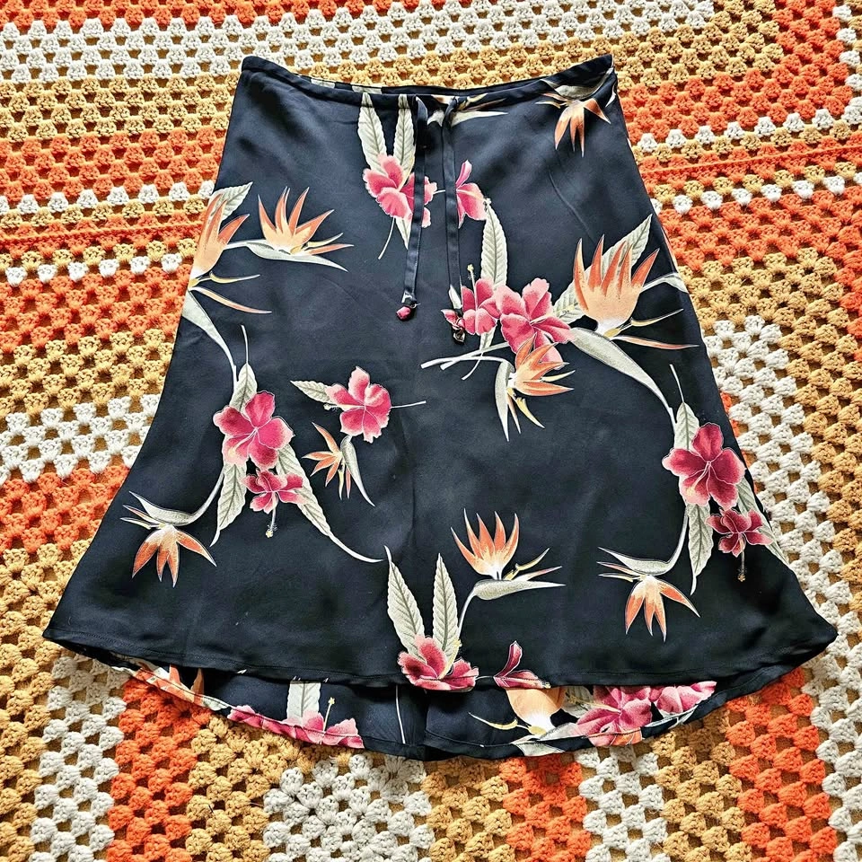 Size 6 Silk 90s Tommy Bahama Hawaiian Tropical Floral Skirt