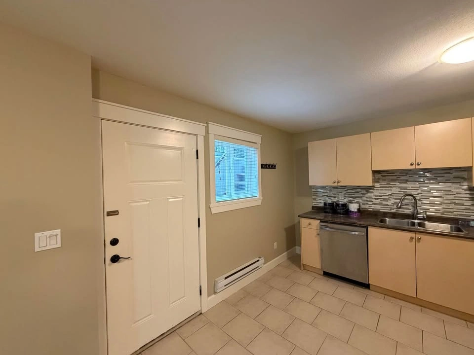 Legal Basement Suite - Willoughby Langley - photo 2