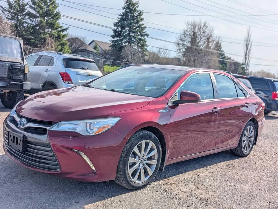 2017 Toyota Camry Hybrid XLE - photo 2