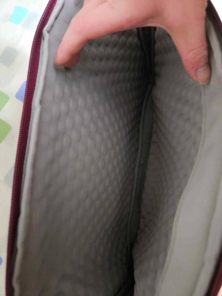 16" Maroon Laptop Case - photo 3
