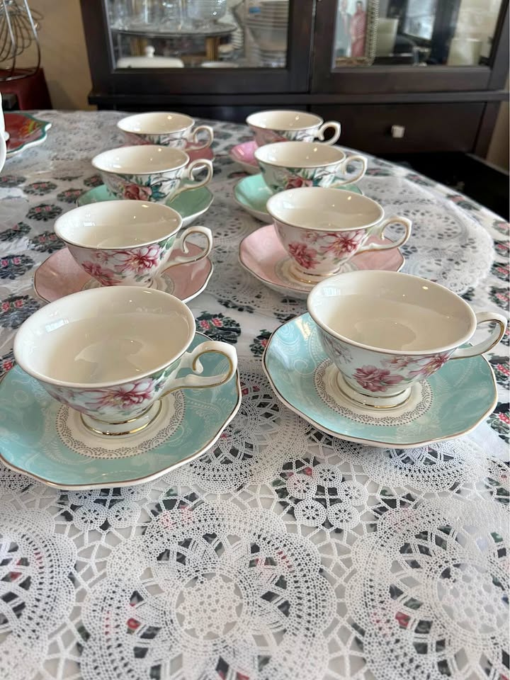 Teacups and Saucers for 8