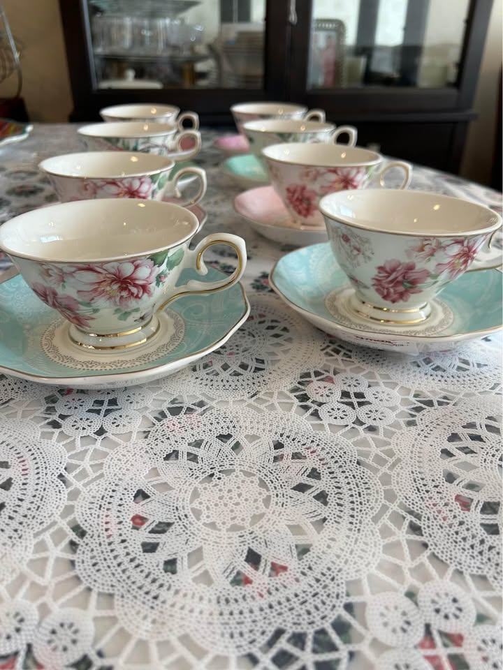 Teacups and Saucers for 8 - photo 2