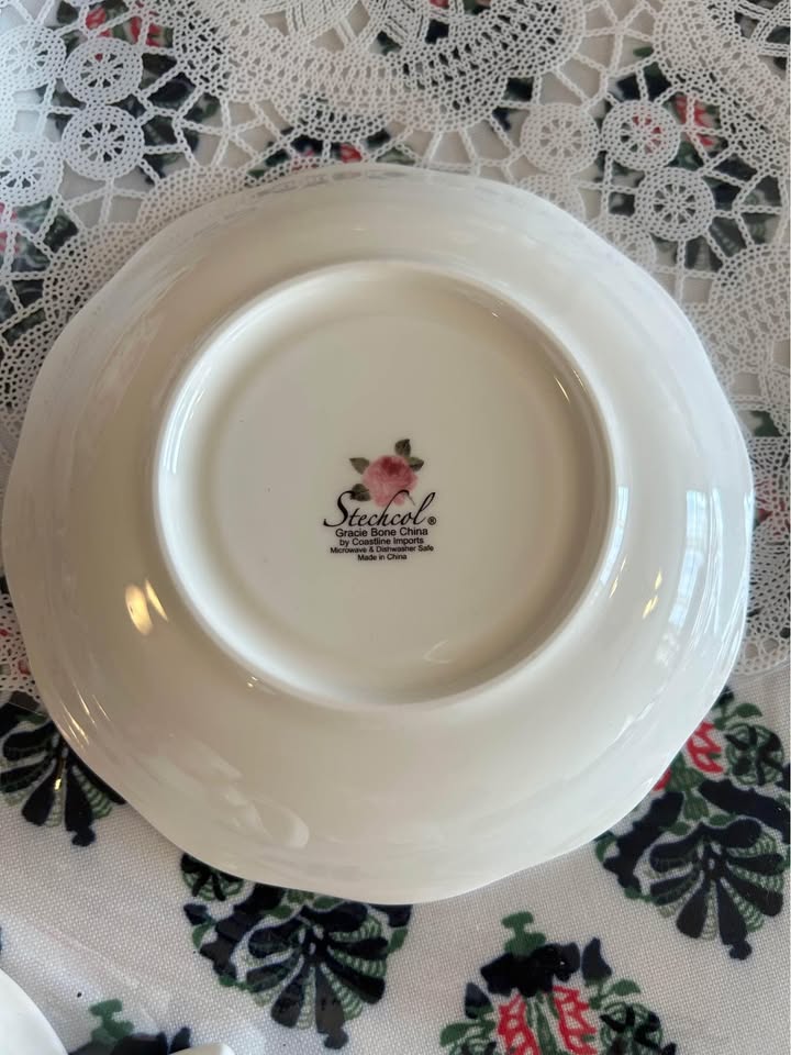 Teacups and Saucers - photo 3