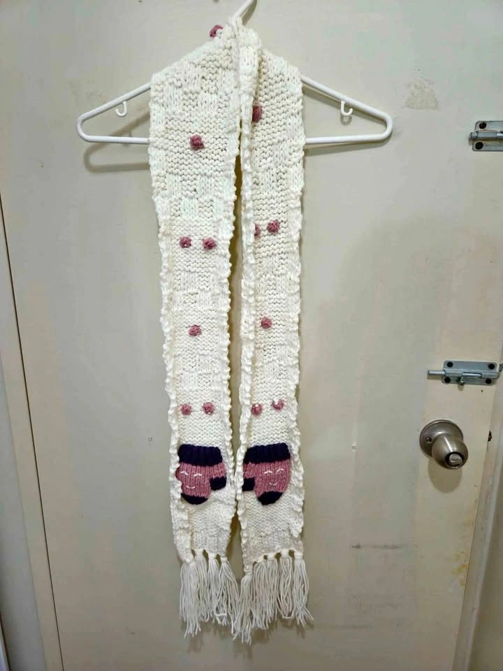 Knitted Scarf with Pockets