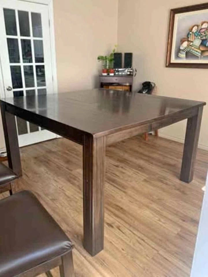 Height extendable dining table