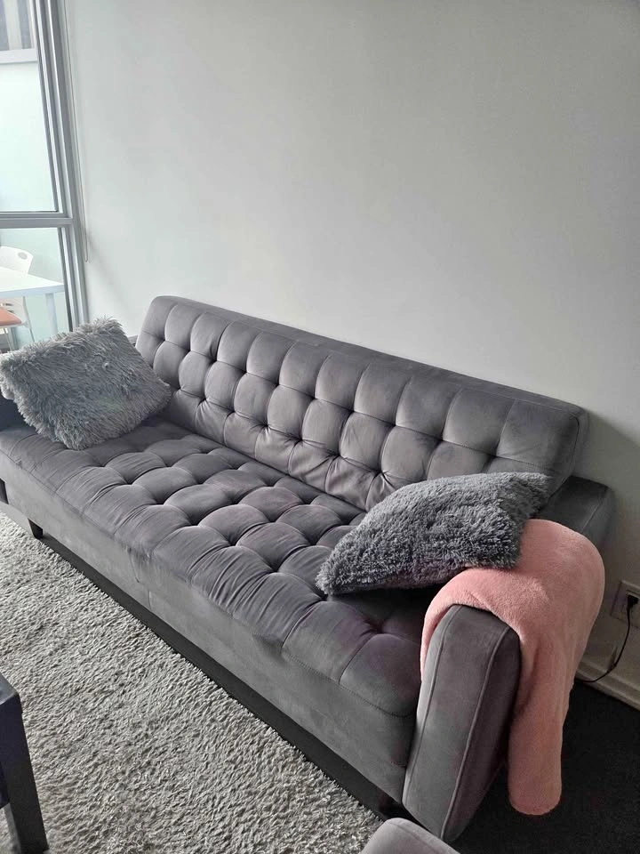 Tufted Grey Velvet Sofa / 3-Seater Couch