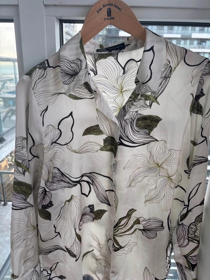 Zara Long Sleeve Button Up Floral Print Blouse - Small - photo 4