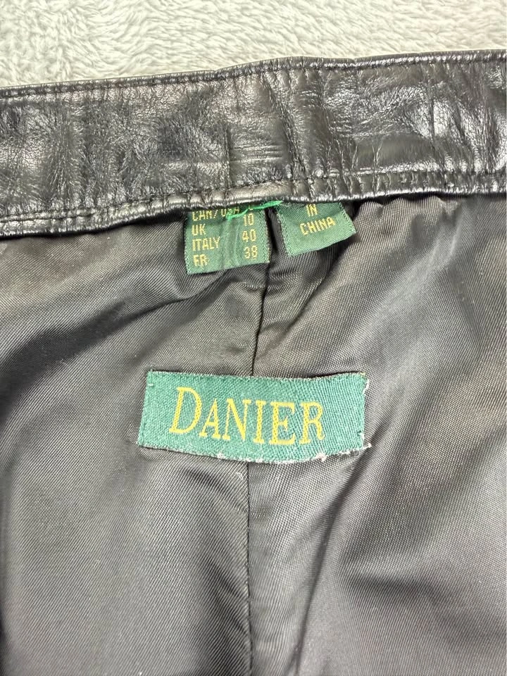 Danier Leather Black Pants Women's Size 6 - photo 3