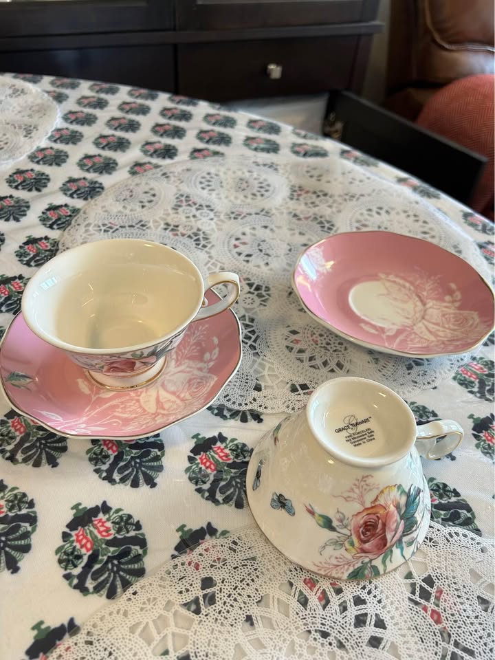 Teacups and Saucers for 2 - photo 2