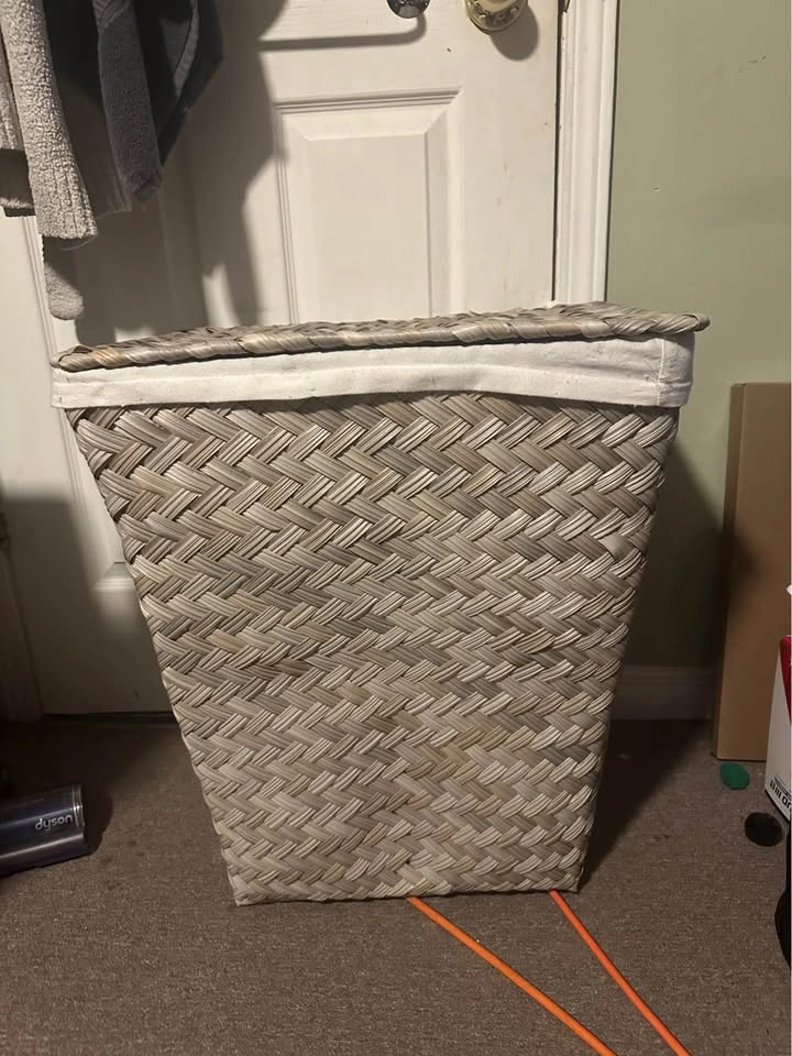 Wicker/woven laundry basket - photo 2