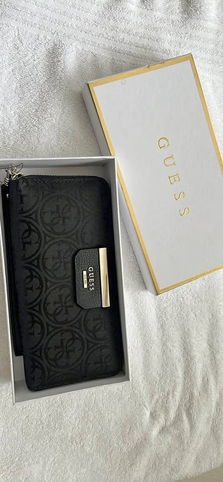 NEW Guess Black Zip-Around Wallet – Never Used