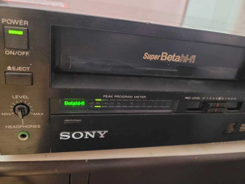 Sony Betamax SL-HF860D VCR Works, Remote, Japan - photo 3