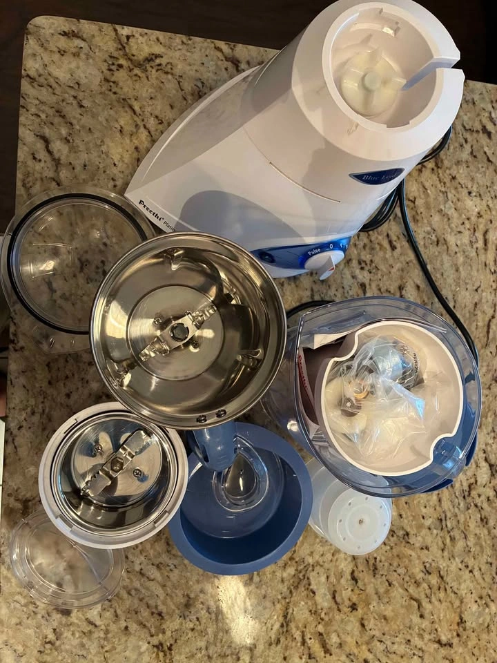 Preethi Blue Leaf Platinum Mixer Grinder Set - Like New - photo 3