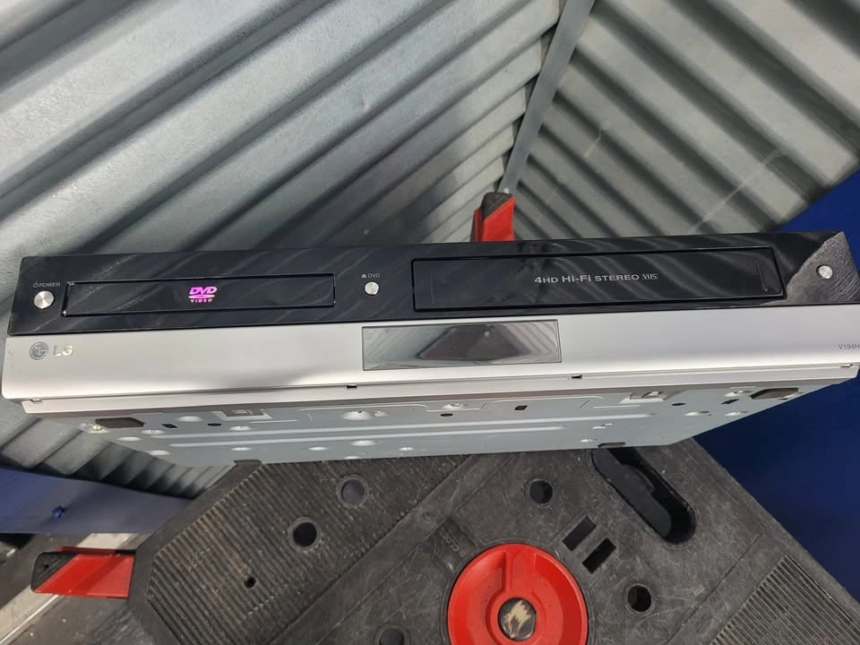 LG HiFi DVD/VHS/VCR Combo - photo 2