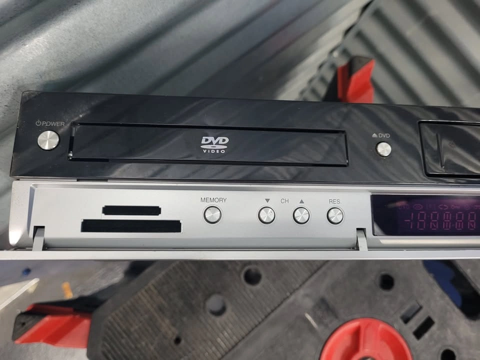 LG HiFi DVD/VHS/VCR Combo - photo 3
