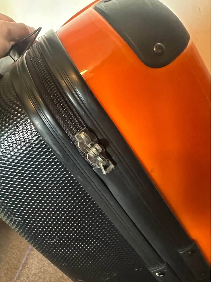 Orange carry-on luggage hard shell - photo 3