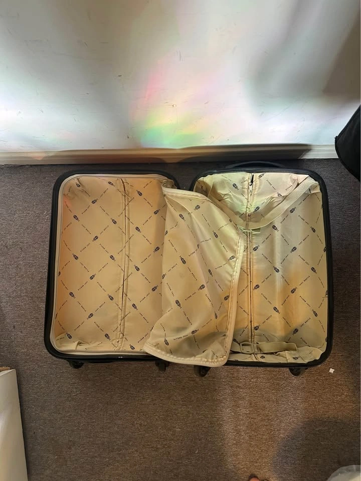 Orange carry-on luggage hard shell - photo 4