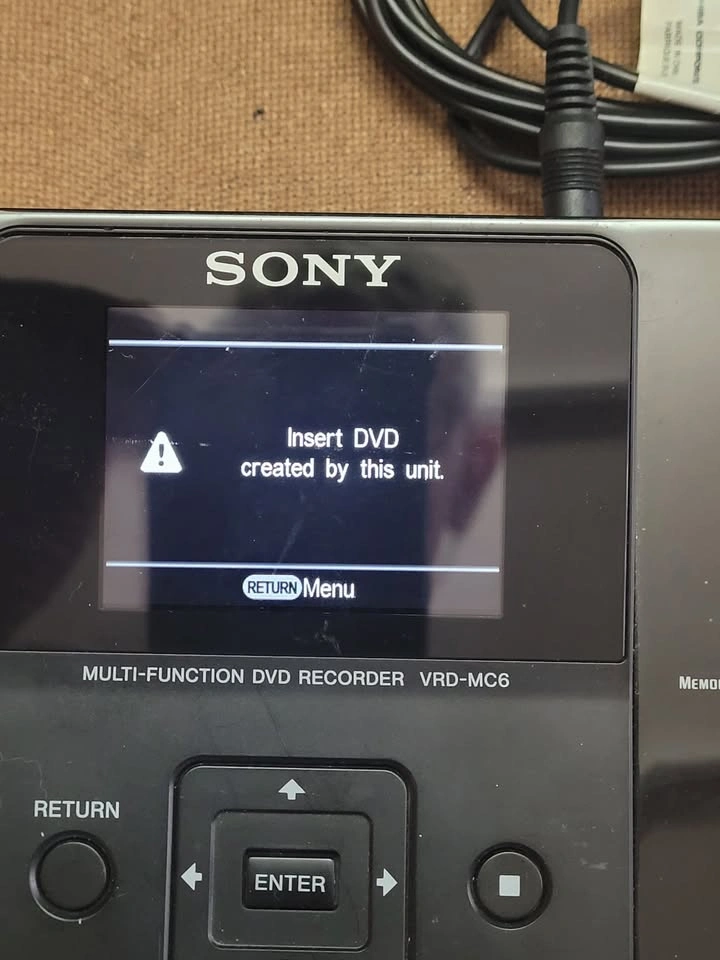 Sony DVDirect VRD-MC6 DVD Recorder w/ 2.7" Screen - photo 2