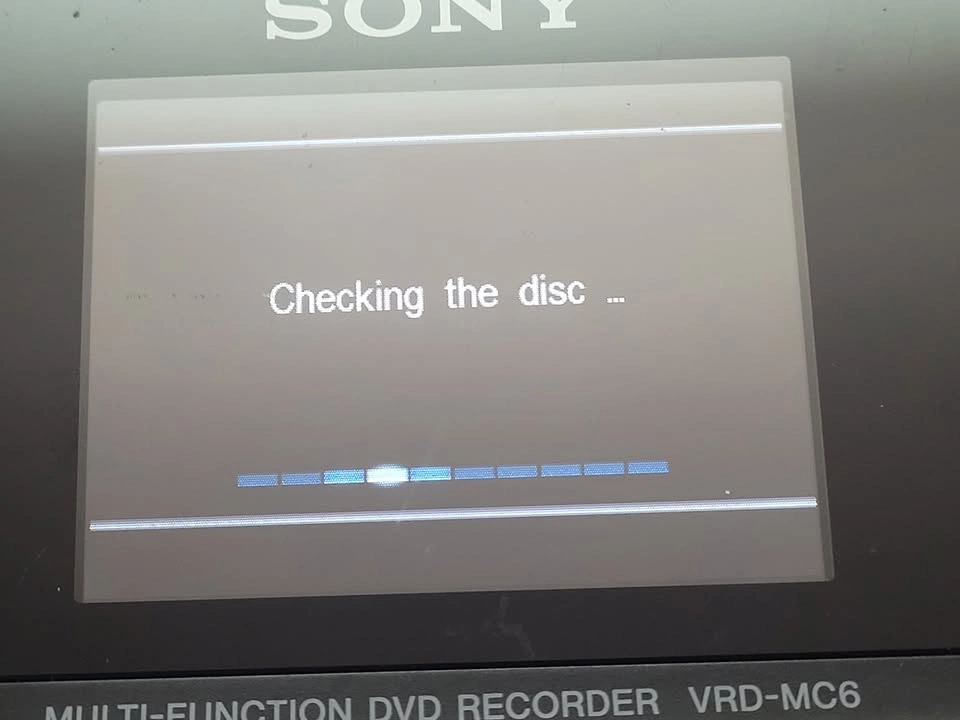 Sony DVDirect VRD-MC6 DVD Recorder w/ 2.7" Screen - photo 3