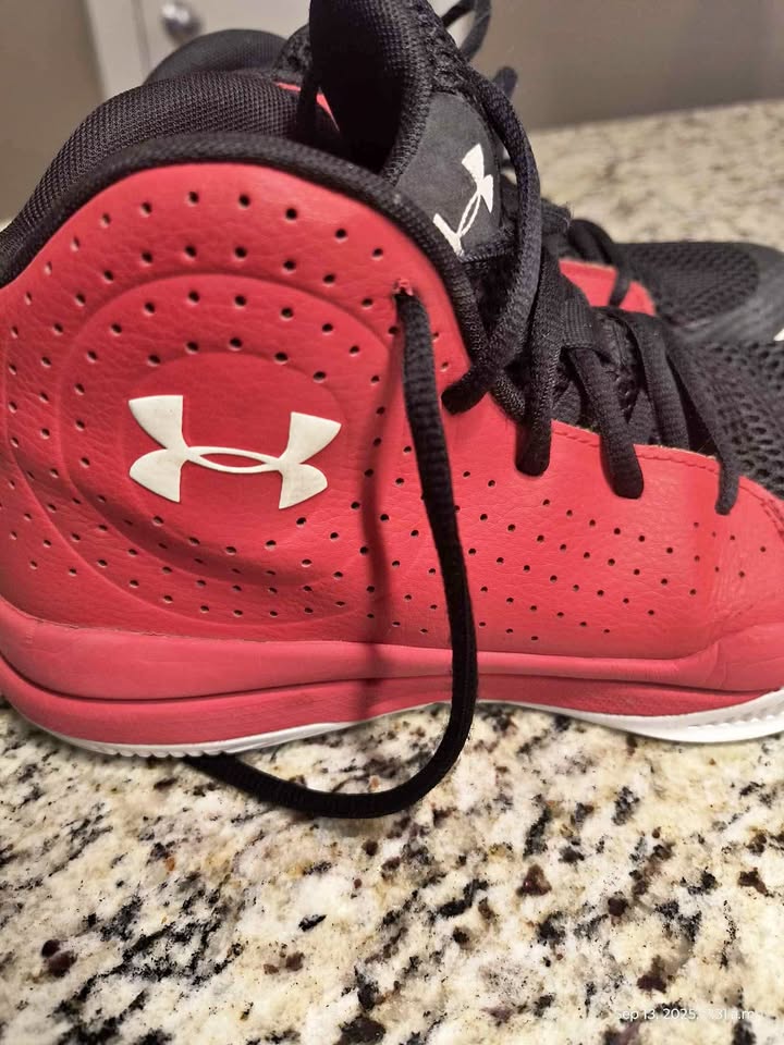 Youth Under Armour Basketball Shoes - 5Y