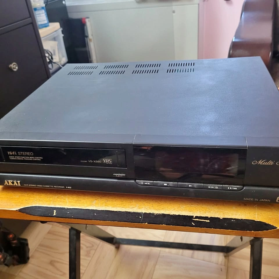 AKAI Multi System VCR VS-X560 NTSC, PAL, SECAM - For Repair