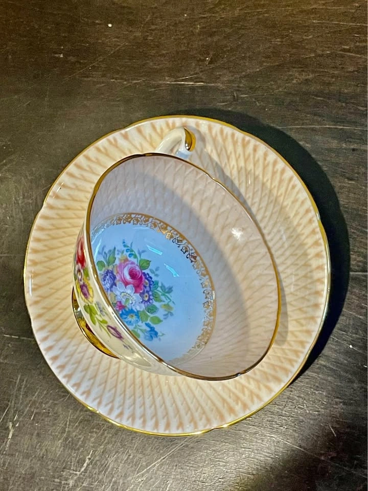 1930s Royal Grafton Basket weave Teacup and Saucer - photo 2