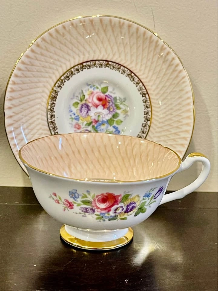 1930s Royal Grafton Basket weave Teacup and Saucer - photo 3