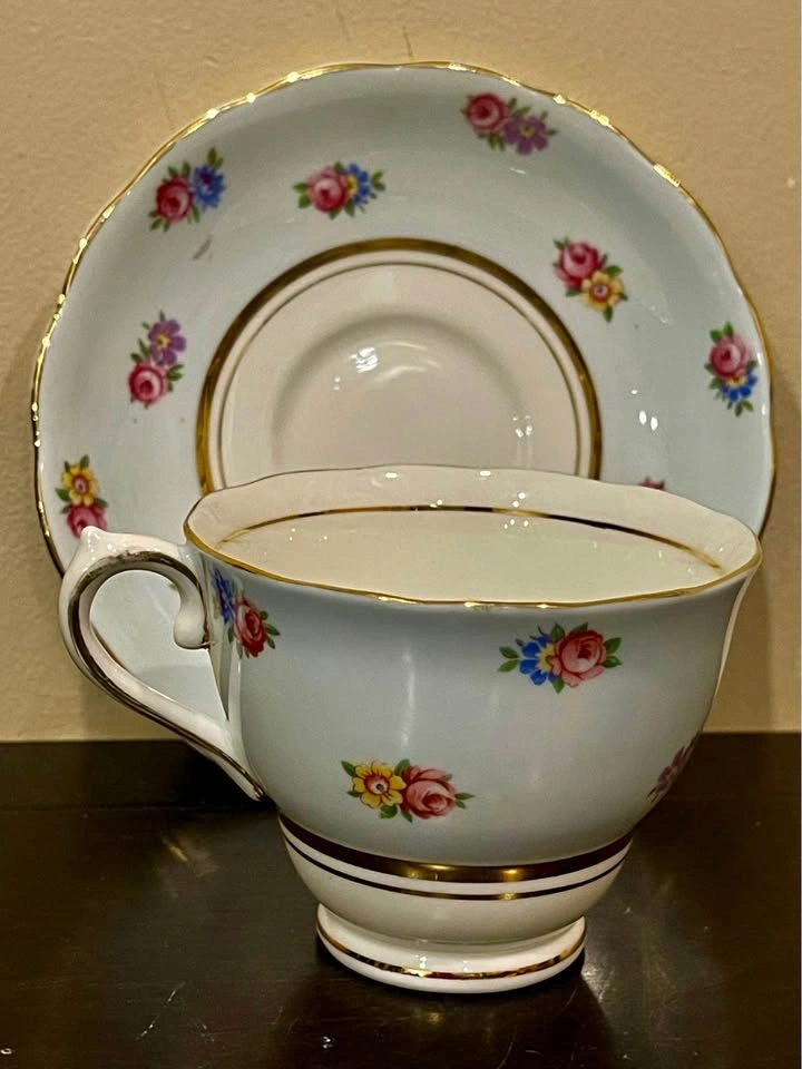 Colclough Cup and Saucer Bone China Light Blue Scallop Rim Engla - photo 4
