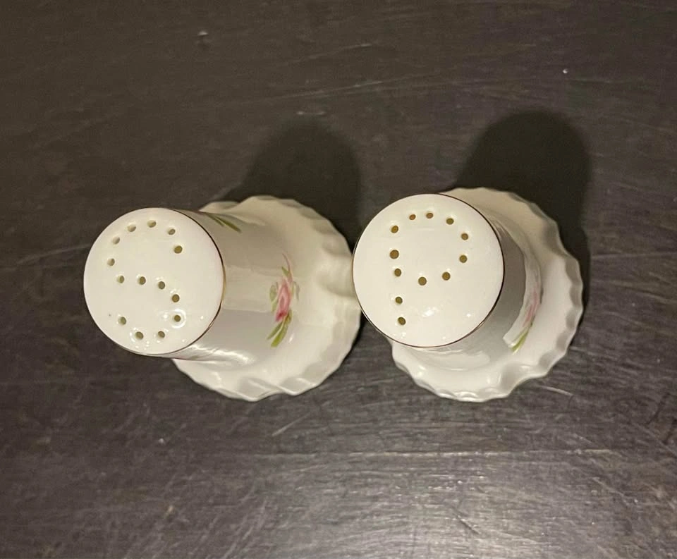 Vintage England Salt & Pepper Shakers - photo 2