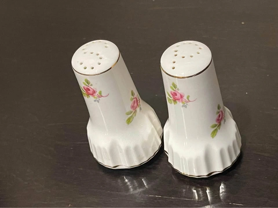 Vintage England Salt & Pepper Shakers - photo 4