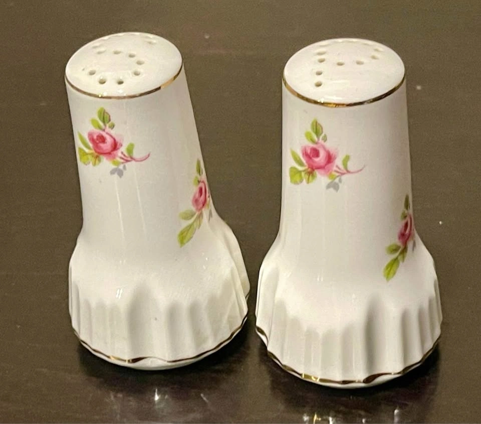 Vintage England Salt & Pepper Shakers - photo 5