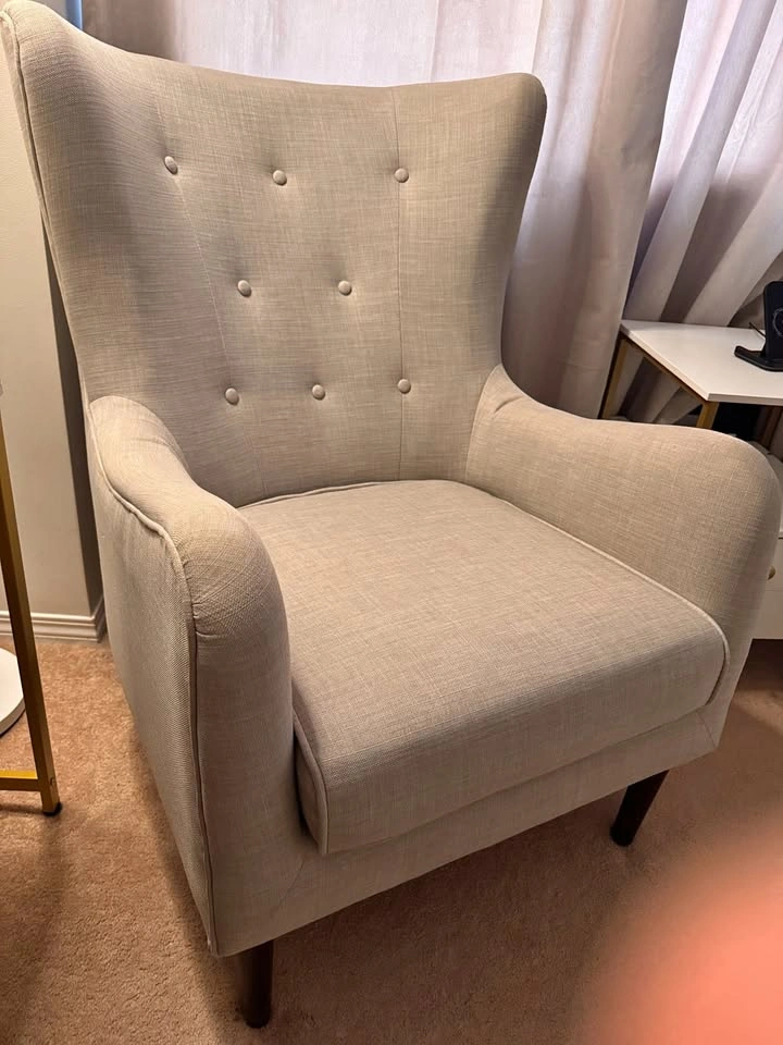 Tufted Wingback Accent chair