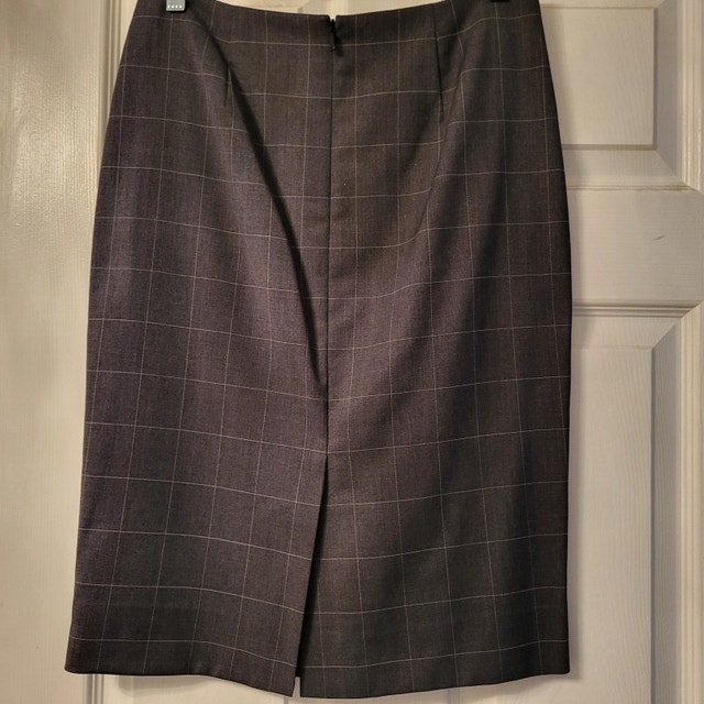 Woman's Hugo Boss Grey Pattern Skirt - photo 2