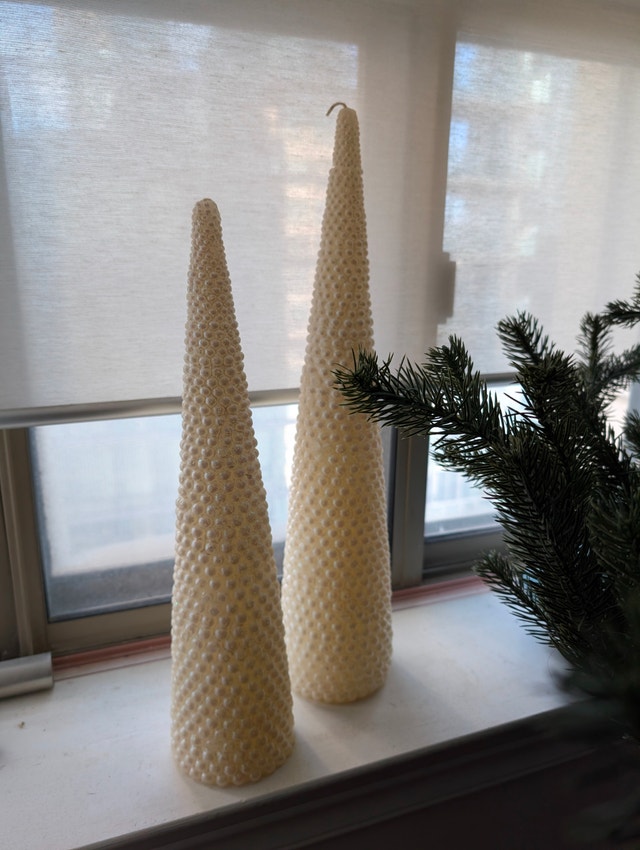 Set of 2 Pearl Beaded Christmas Tree Candles