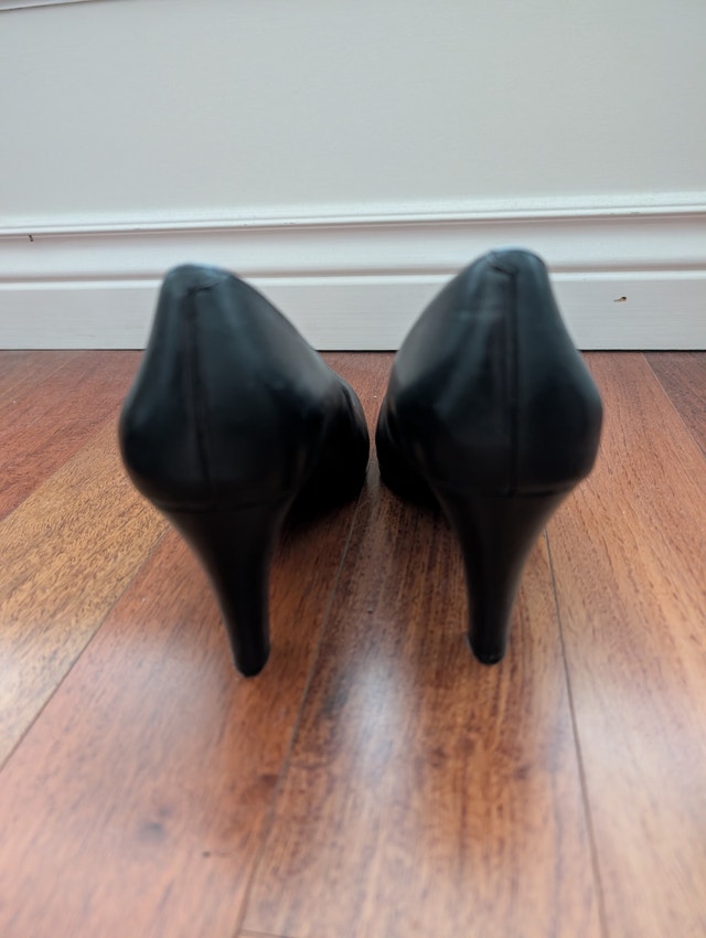Cole Haan Nike Air Black Leather Pumps - photo 4