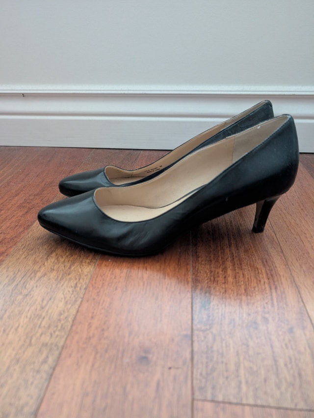 Cole Haan Black Leather Pumps - photo 2