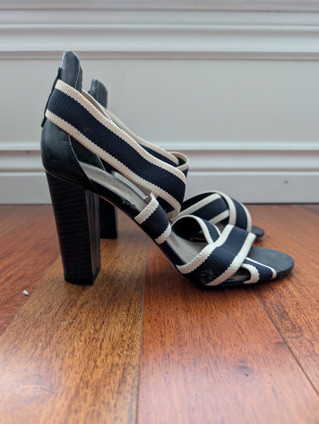 Ann Taylor Navy Blue & Cream Contrast Elastic Heels - photo 2