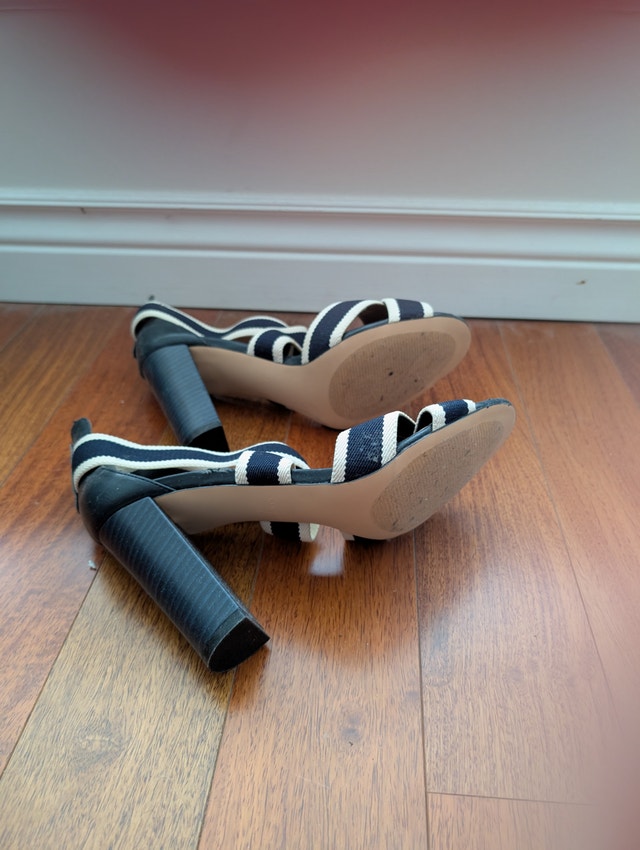 Ann Taylor Navy Blue & Cream Contrast Elastic Heels - photo 4
