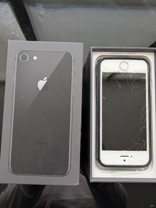 Apple iPhone SE (1st gen) Rose Gold - Cracked Screen
