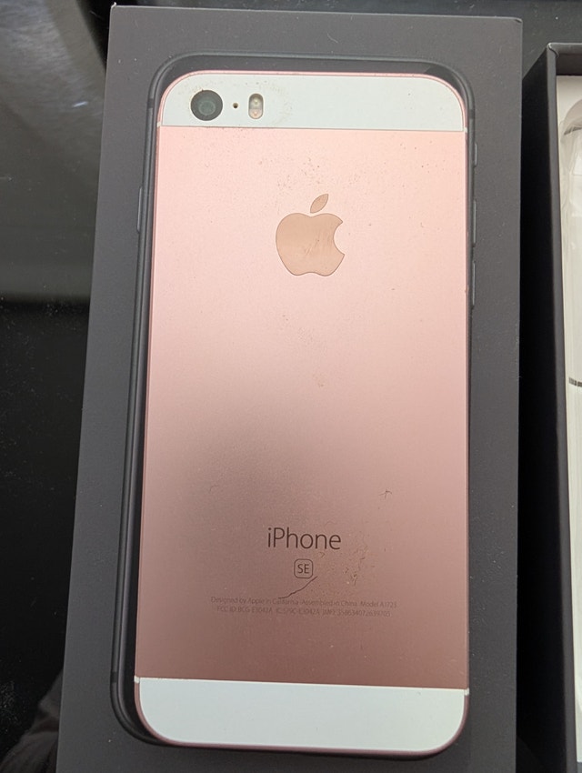 Apple iPhone SE (1st gen) Rose Gold - Cracked Screen - photo 2