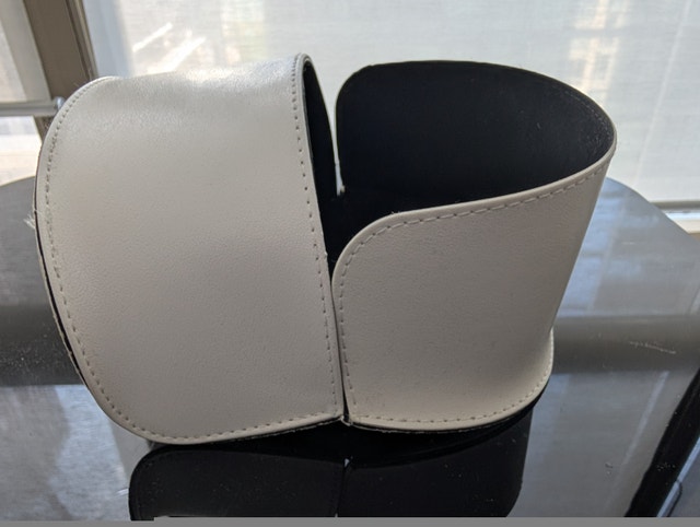 Yves Saint Laurent White Sunglass Case - photo 3