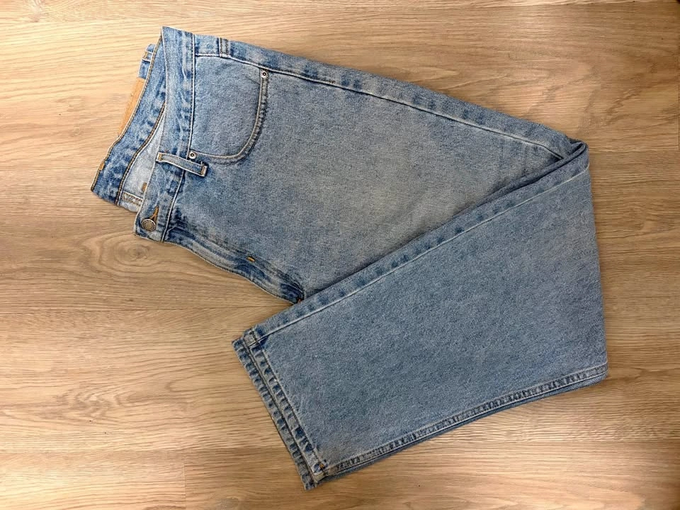 Light Wash Baggy Denim Jeans – Size 38 Waist