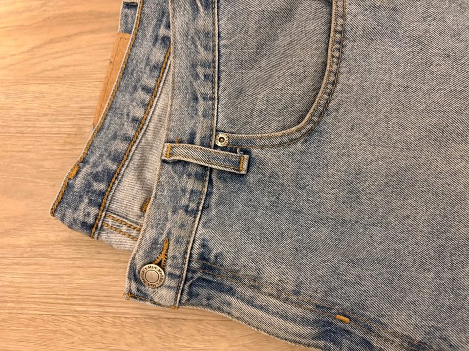 Light Wash Baggy Denim Jeans – Size 38 Waist - photo 2